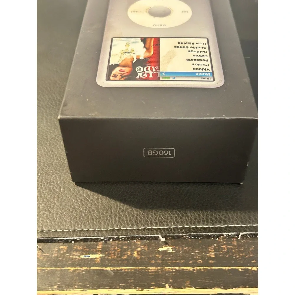 Apple iPod Classic 6th Generation 160GB Silver MP3 Player A1238 with Box